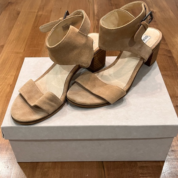 Steve Madden suede strappy block heels - Picture 2 of 3